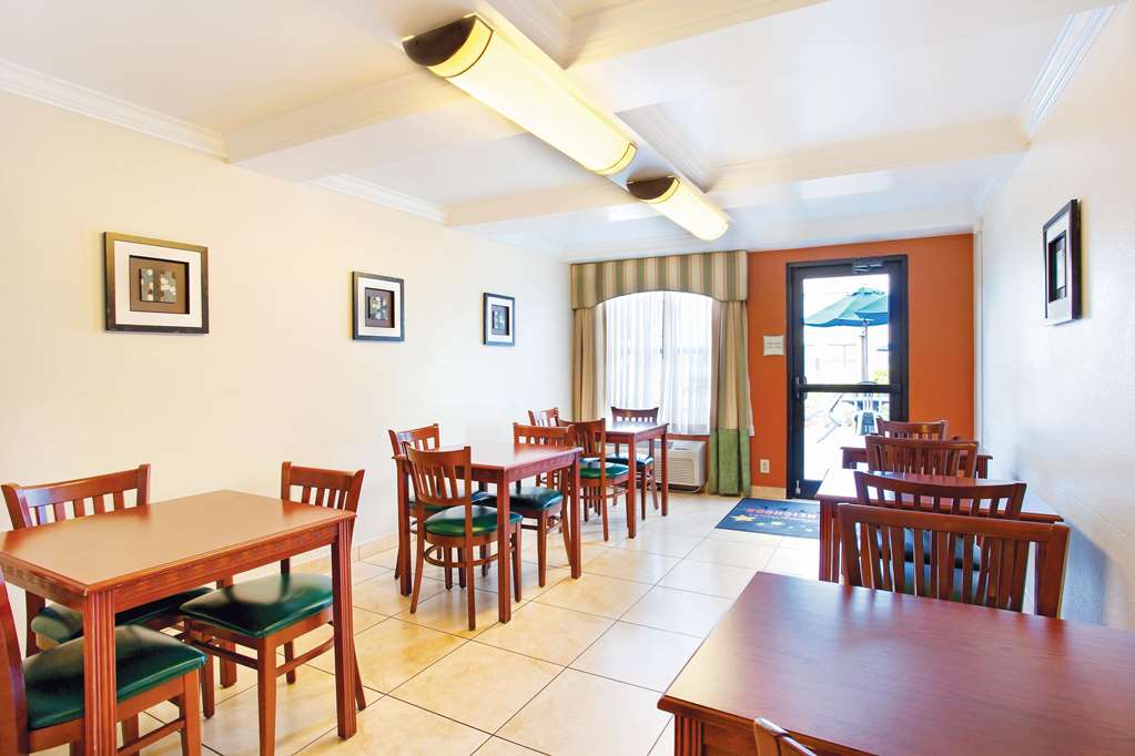 La Quinta Inn by Wyndham Orlando International Drive North - photo 44