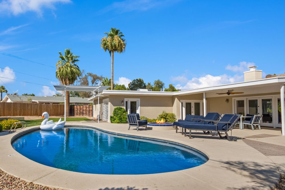 Mountain Serenity Private Pool Old Town Scottsdale — 4-Star Luxury Hotel in Scottsdale, United States