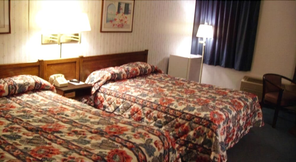 Red Carpet Inn And Fantasuite Hotel - photo 17