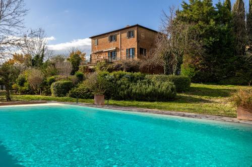 Amazing Villa Near The Lake With Pool — 4-Star Luxury Hotel in Castiglione Del Lago, Italy