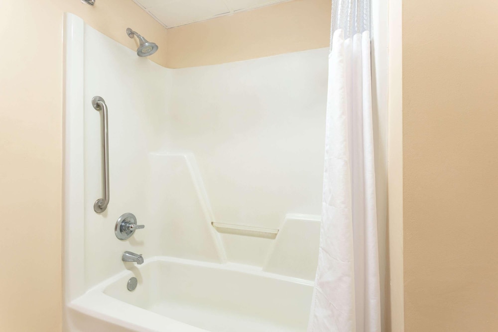 Baymont by Wyndham Cordele - photo 20