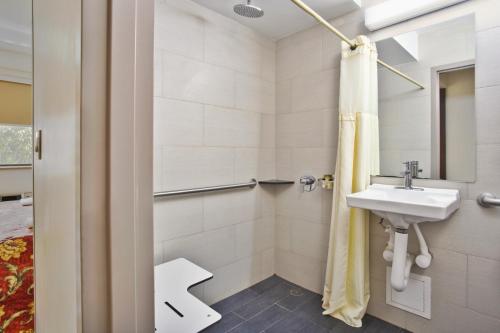 Commack Inn - photo 18