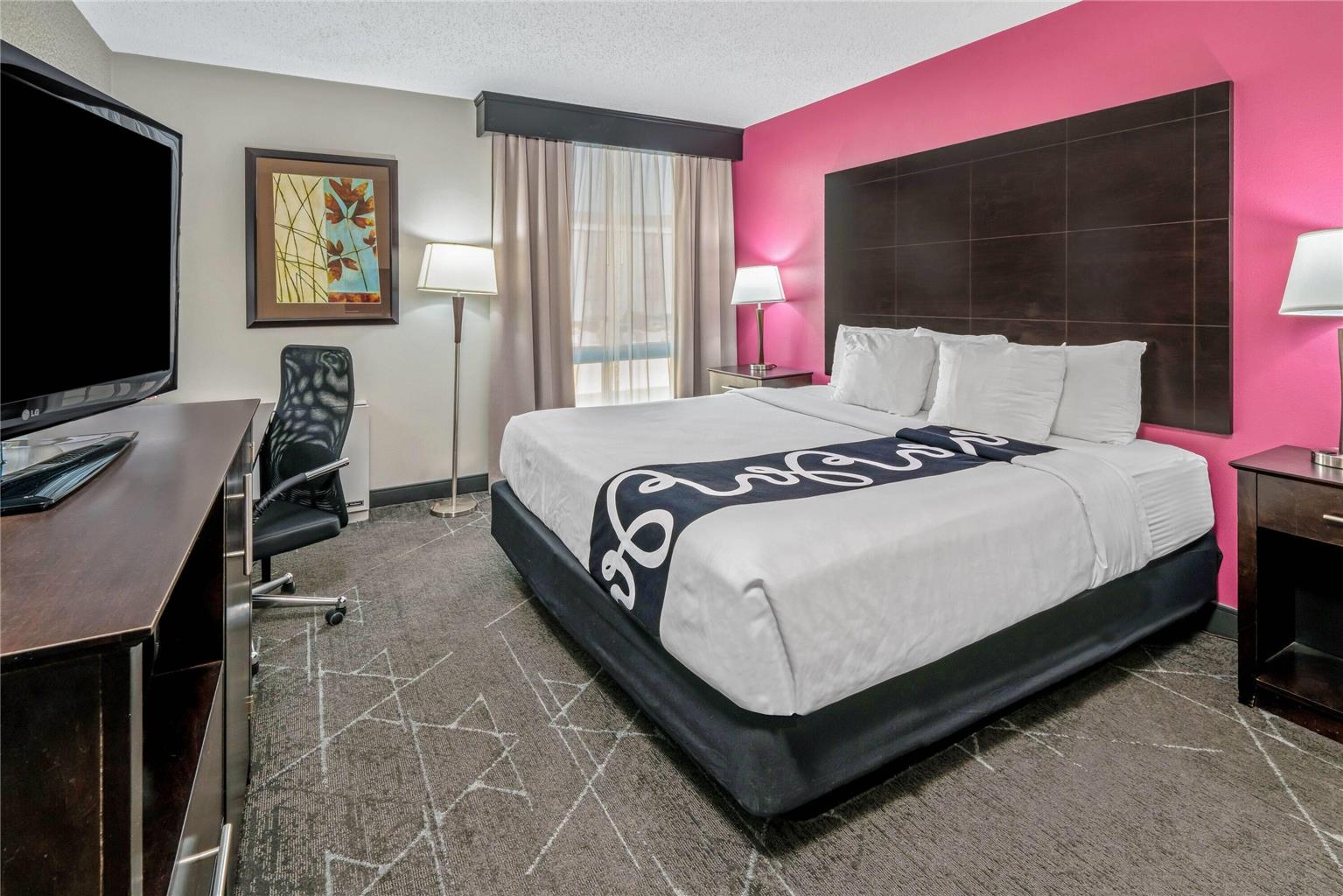 La Quinta Inn & Suites by Wyndham Dallas I 35 Walnut Hill Ln - photo 19