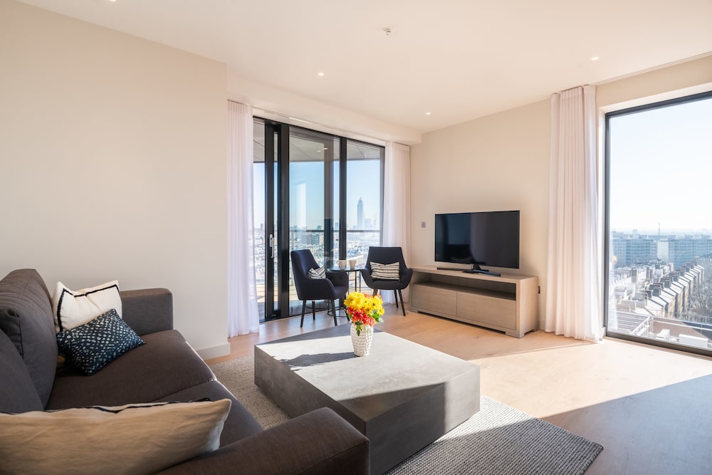 Elegant Victoria Home Close To Sloane Square — 4-Star Luxury Hotel in London, United Kingdom