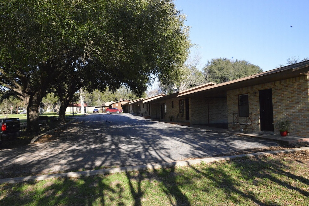 Shiner Country Inn - photo 33