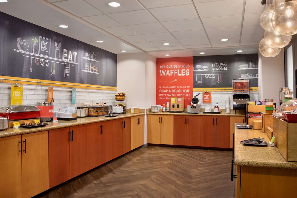 Hampton Inn St. Louis Columbia - photo 22
