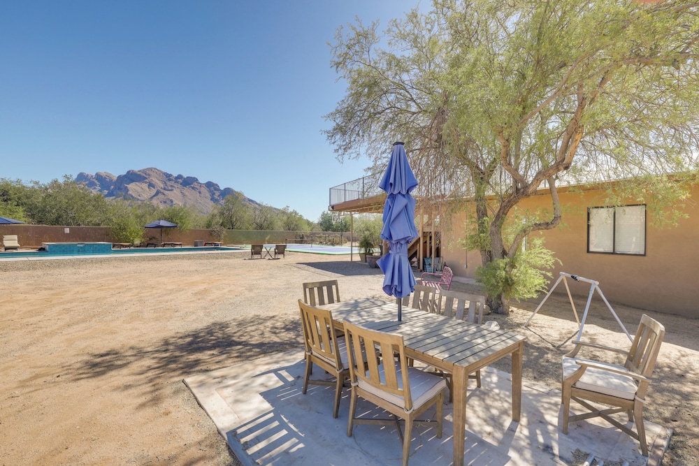 Oro Valley Retreat w Pool Spa & Rooftop Views - photo 29