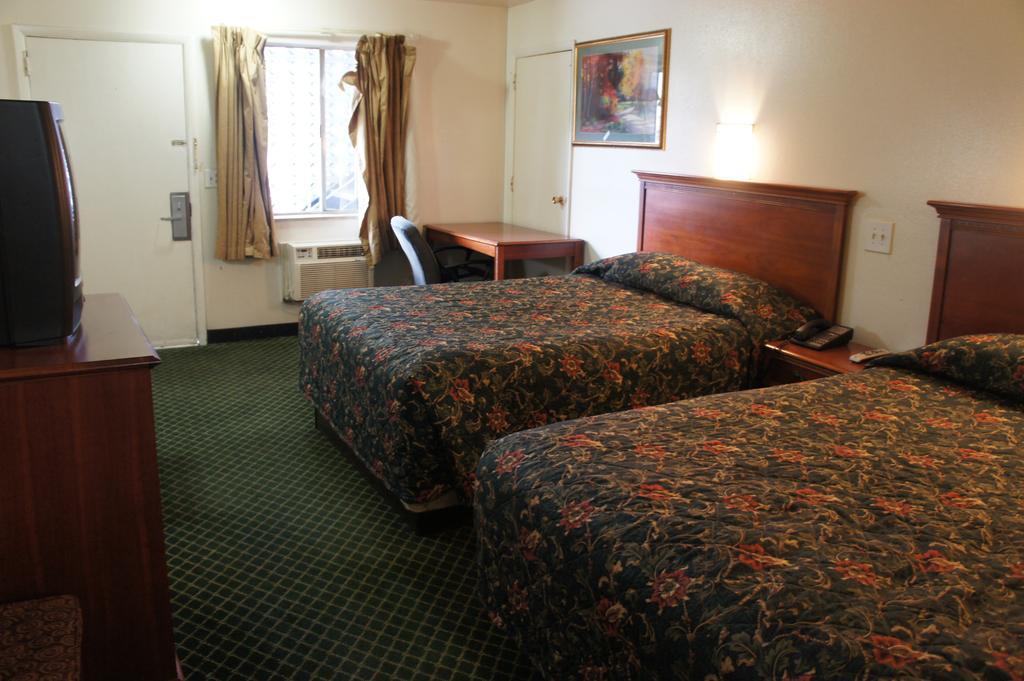 Best Interstate Inn - photo 11