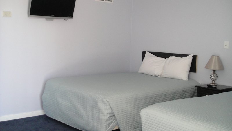 Broadway Inn Yankton - photo 12
