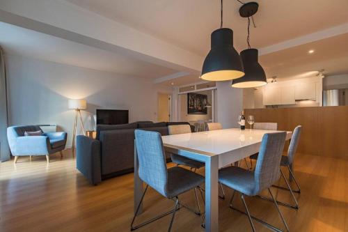 Downtown 2 Bedroom apartment w terrace — 4-Star Luxury Hotel in Lisbon, Portugal