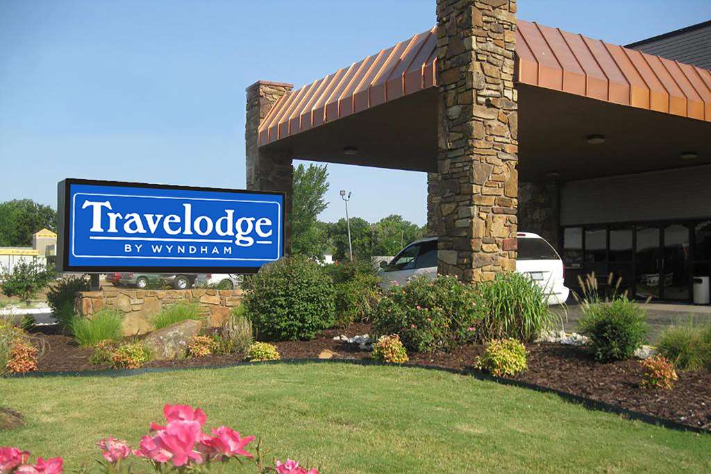 Travelodge by Wyndham Coffeyville - carbon neutral hotel in Coffeyville