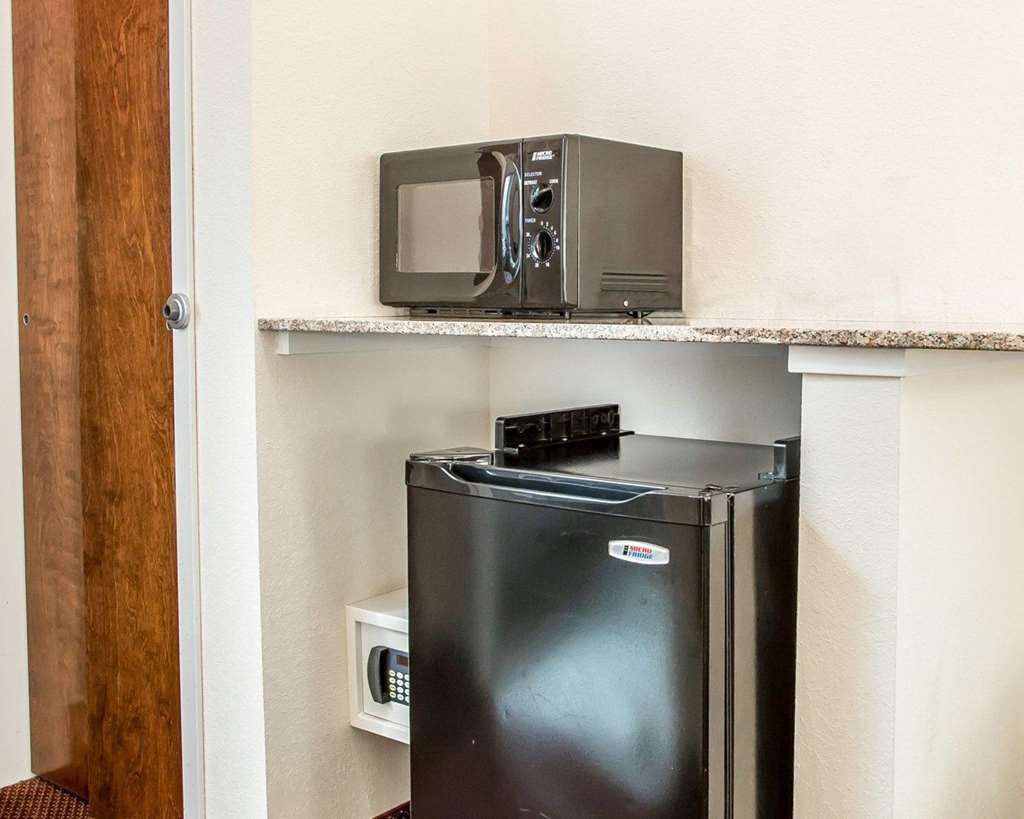 Comfort Suites Jefferson City - photo 33