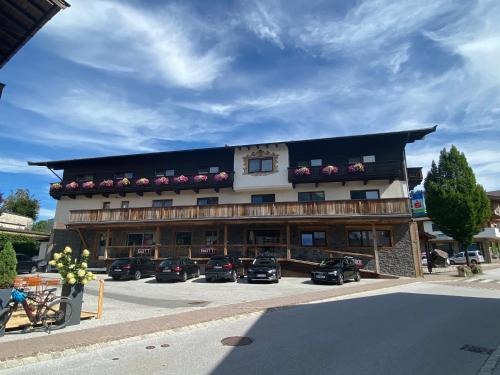 Landhaus Edinger — 4-Star Luxury Hotel in Kitzbuehel, Austria