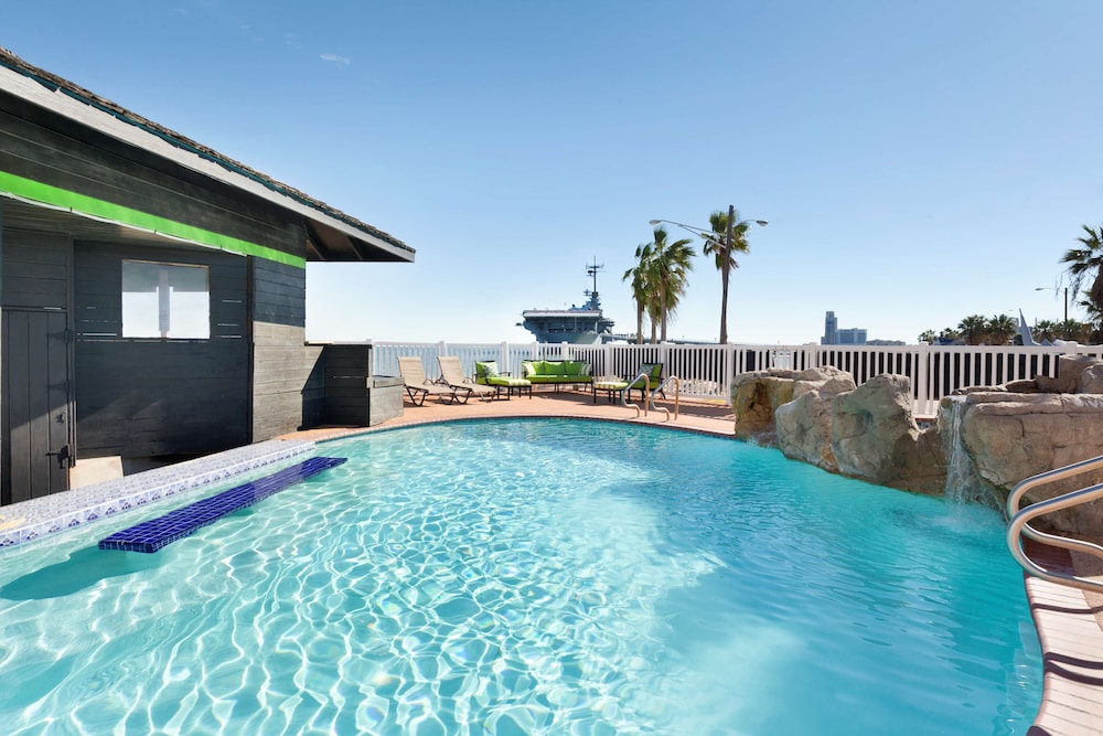 DoubleTree by Hilton Corpus Christi Beachfront - photo 10
