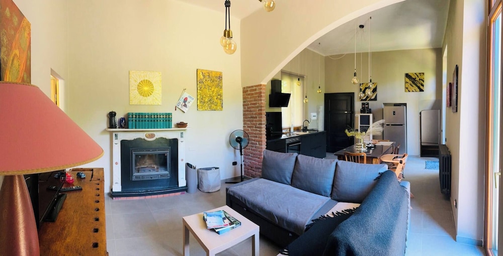 Curt da Beta Casa vacanze con giardino in Corte del XVIII secolo — 4-Star Luxury Hotel in Malnate, Italy
