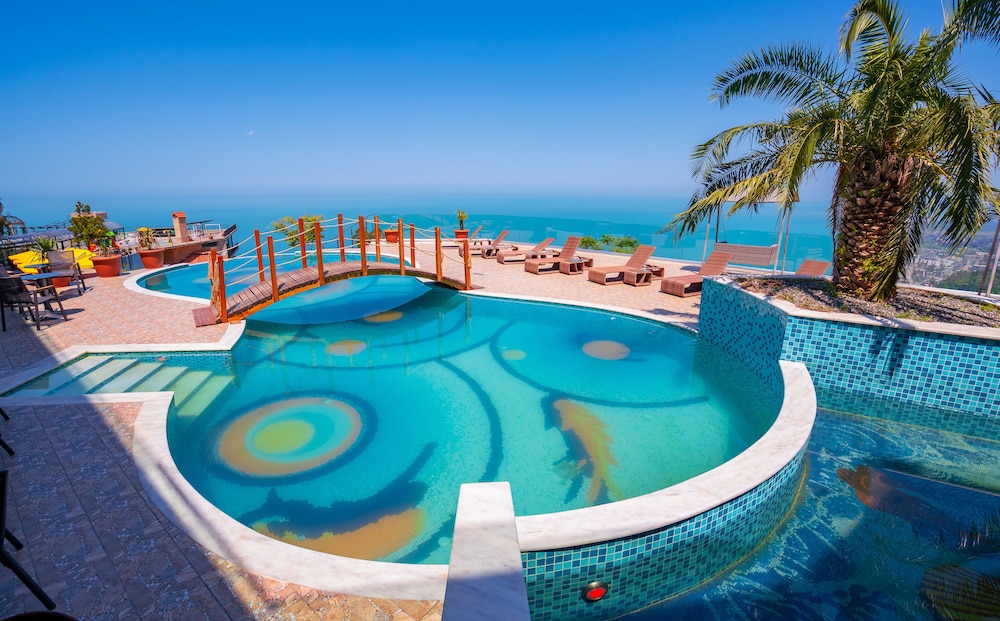 Pool waterfall