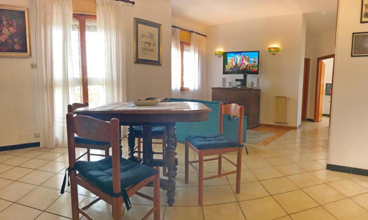 Stella di Mare Ampio Appartamento Con Due Bagni Fronte Mare — 4-Star Luxury Hotel in Lido Di Ostia, Italy
