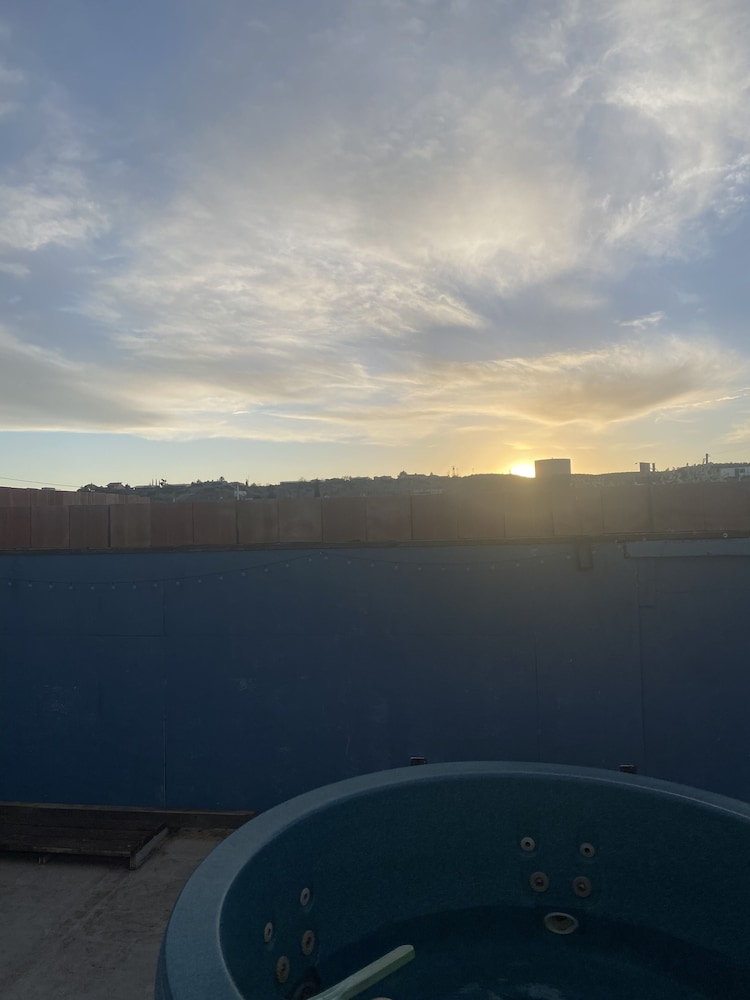 Charles Motel & Hotsprings - photo 23