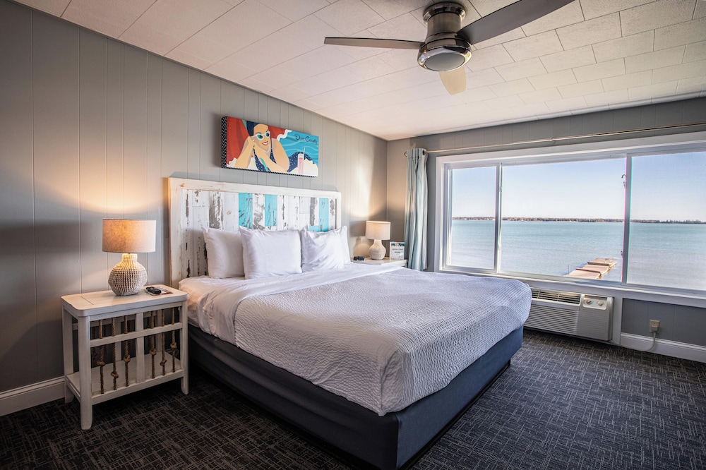 Beachfront Inn - photo 21