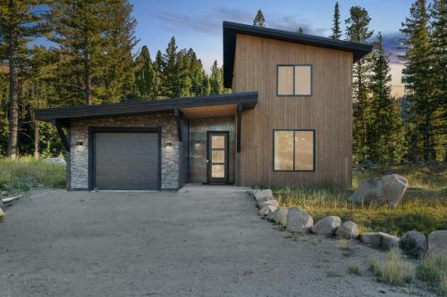 The Basin Luxury Family Cabin in Philipsburg — 4-Star Luxury Hotel in Philipsburg, United States