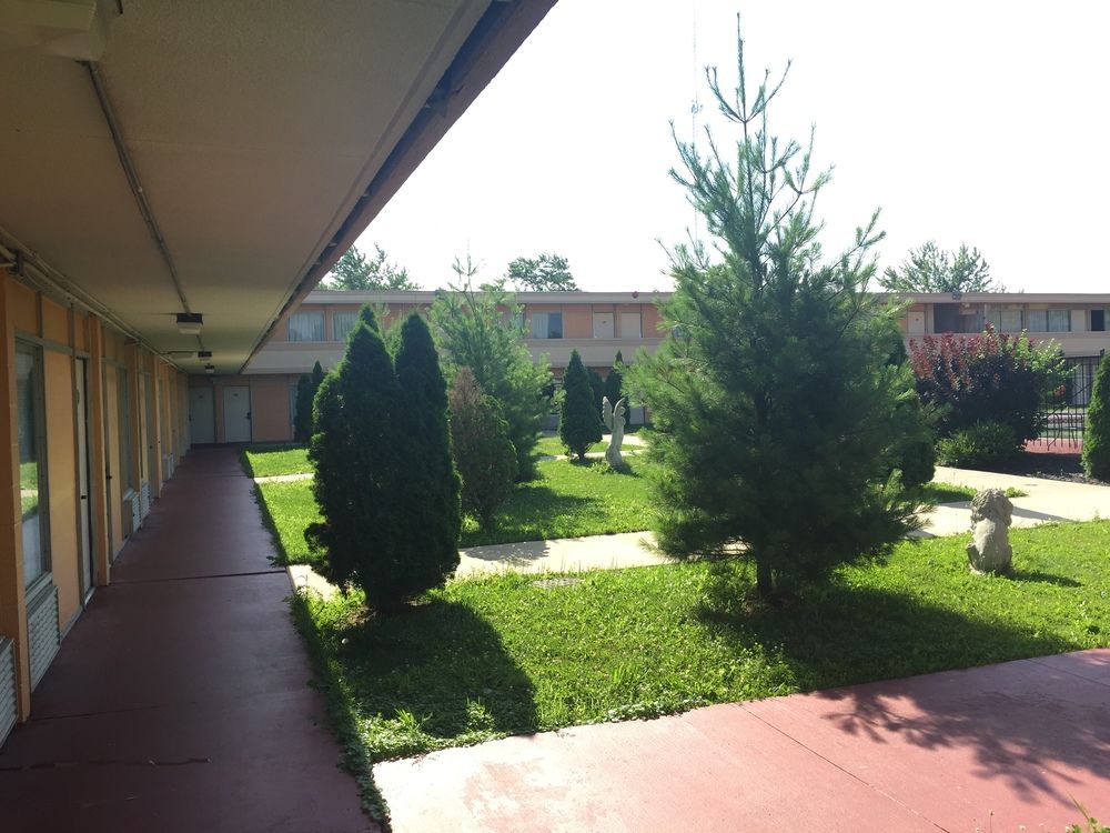 Red Carpet Inn & Suites Muncie - photo 6