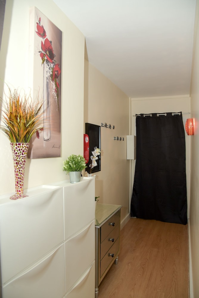 Proche Paris La Defense in Chatou, France