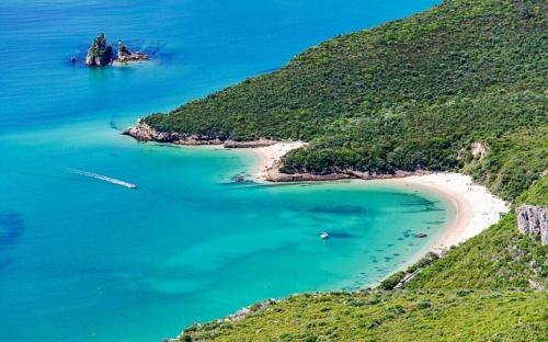 Apartment in Palmela Close to Beaches and Mountains — 4-Star Luxury Hotel in Palmela, Portugal