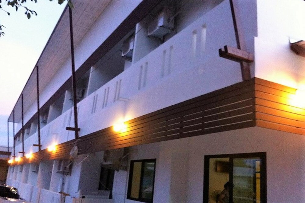 Phuthara Mansion - carbon neutral hotel in Wichit