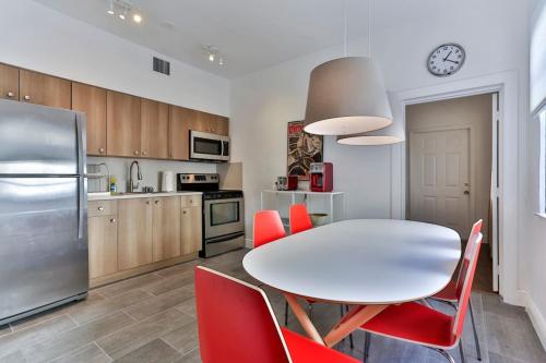 Centrally Located Impeccable Apartment Unit wtih BBQ — 4-Star Luxury Hotel in Miami, United States