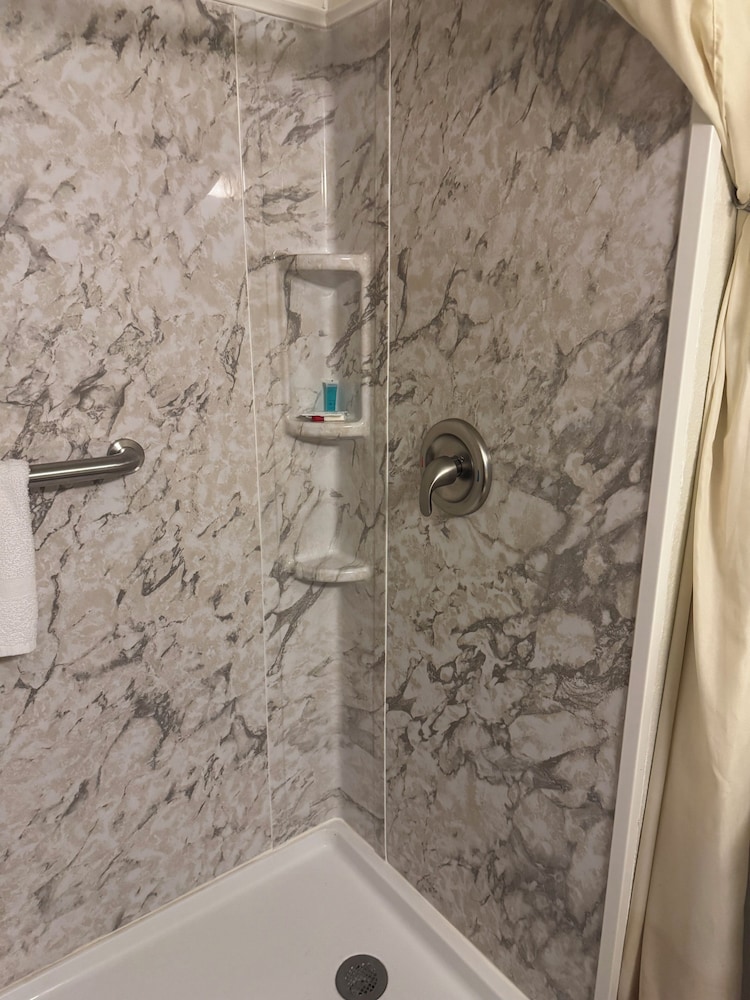 Americas Best Value Inn Salina - photo 15
