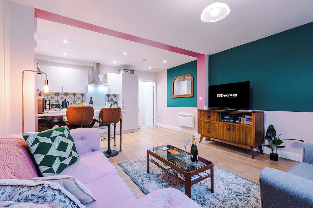 NEW Stunning City Centre Home by 53 Degrees Property ideal for Couples Amazing Location — 4-Star Luxury Hotel in Chester, United Kingdom