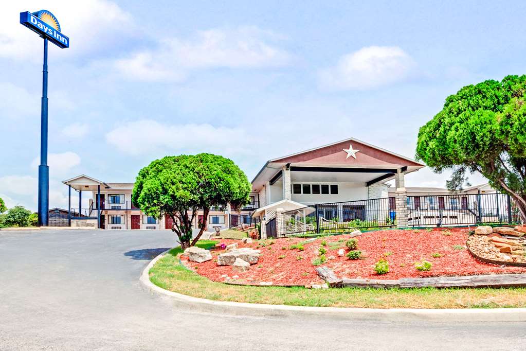 Days Inn by Wyndham Boerne - featured photo