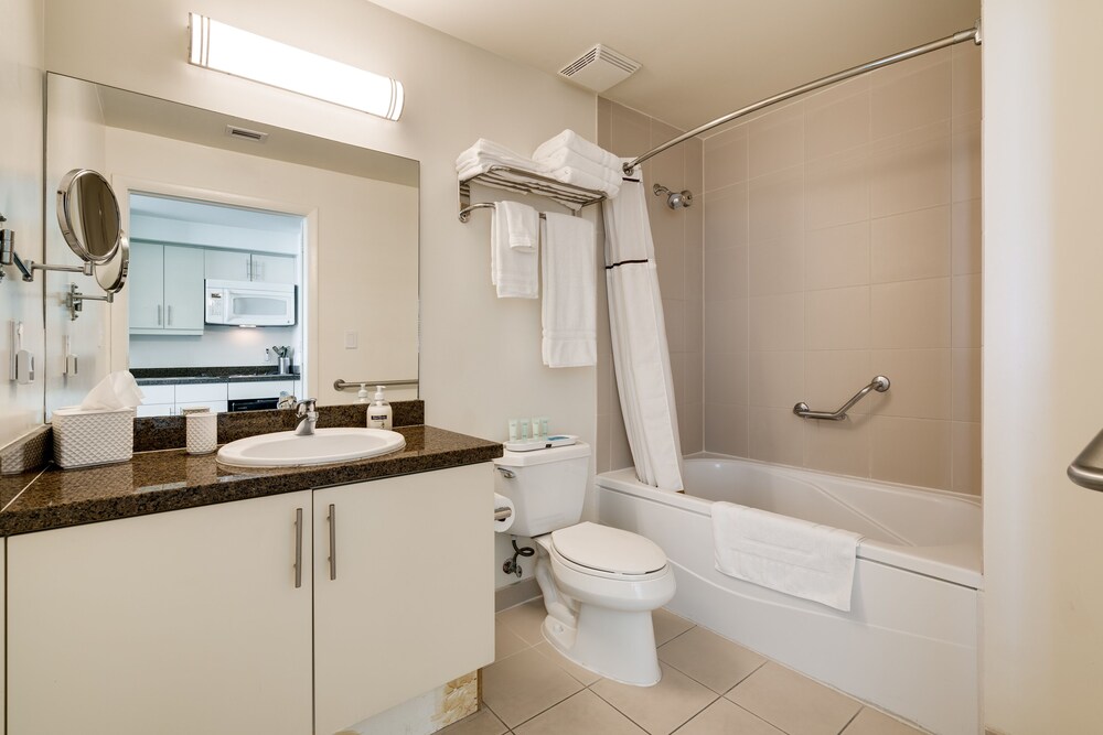 Million Dollar Ocean View Luxury Studio w Balcony FREE PARKING - photo 9