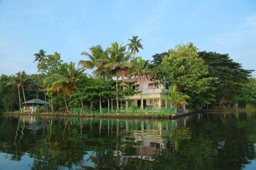 Orchid Lake View Homestay — 4-Star Luxury Hotel in Alleppey, India