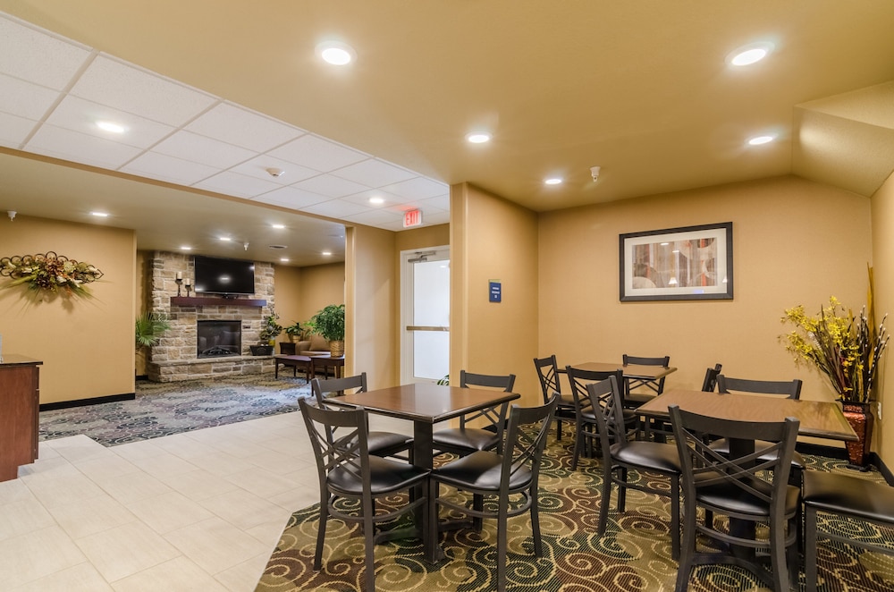 Cobblestone Inn & Suites Oberlin - photo 30