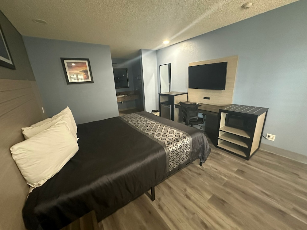 Orange Tustin Inn - photo 13