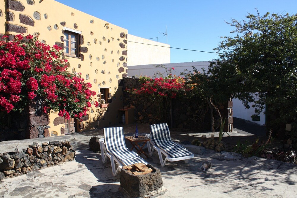 Casa los Abuelos — 4-Star Luxury Hotel in Frontera, Spain