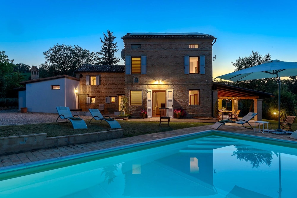 Casa Felicita 8 by Marche Holiday Villas — 4-Star Luxury Hotel in Ripe San Ginesio, Italy