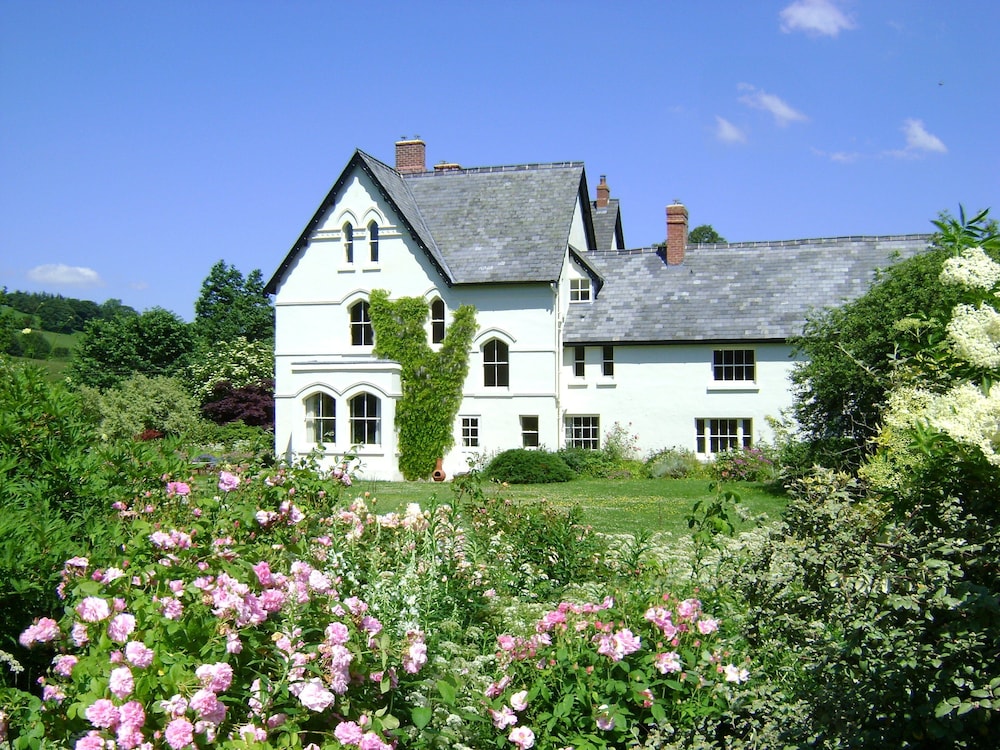 The Forest Country House B&B — 5-Star Luxury Hotel in Newtown, United Kingdom