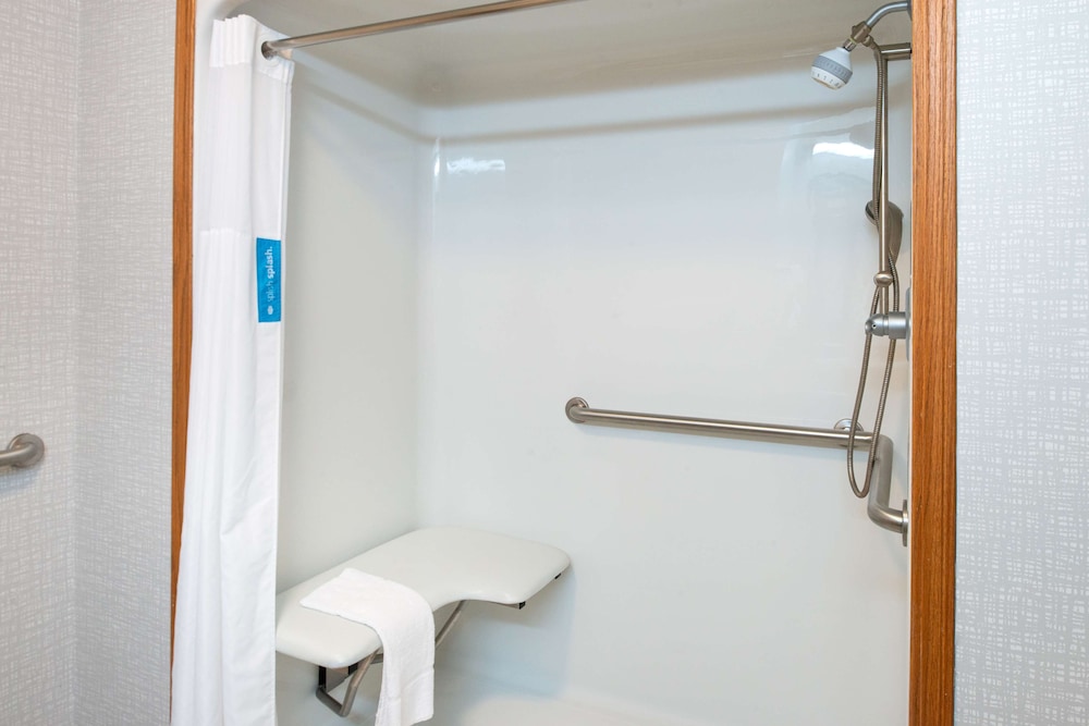 Hampton Inn Kansas City Northeast - photo 44