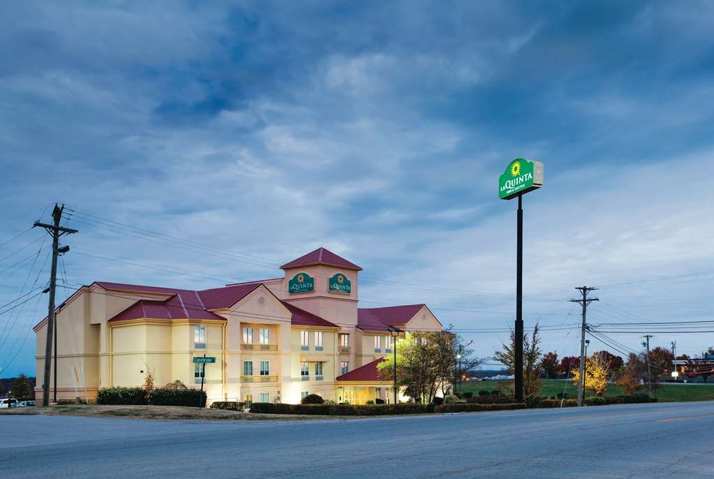 La Quinta Inn & Suites by Wyndham Lexington South Hamburg - featured photo