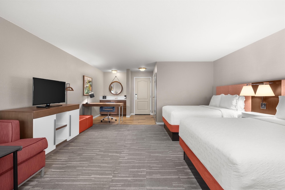 Hampton Inn & Suites Fresno - photo 10