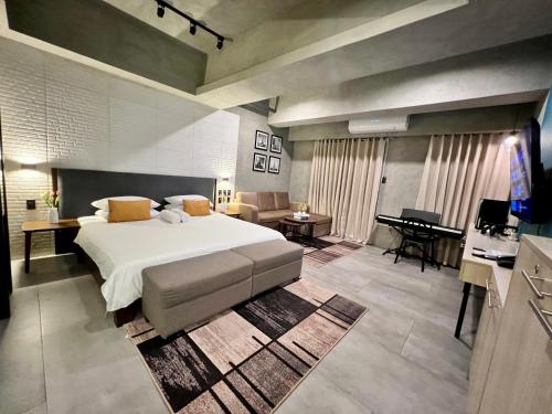 Cozy Spacious Hotel Type Condo with Smart TV and WiFi — 4-Star Luxury Hotel in Manila, Philippines