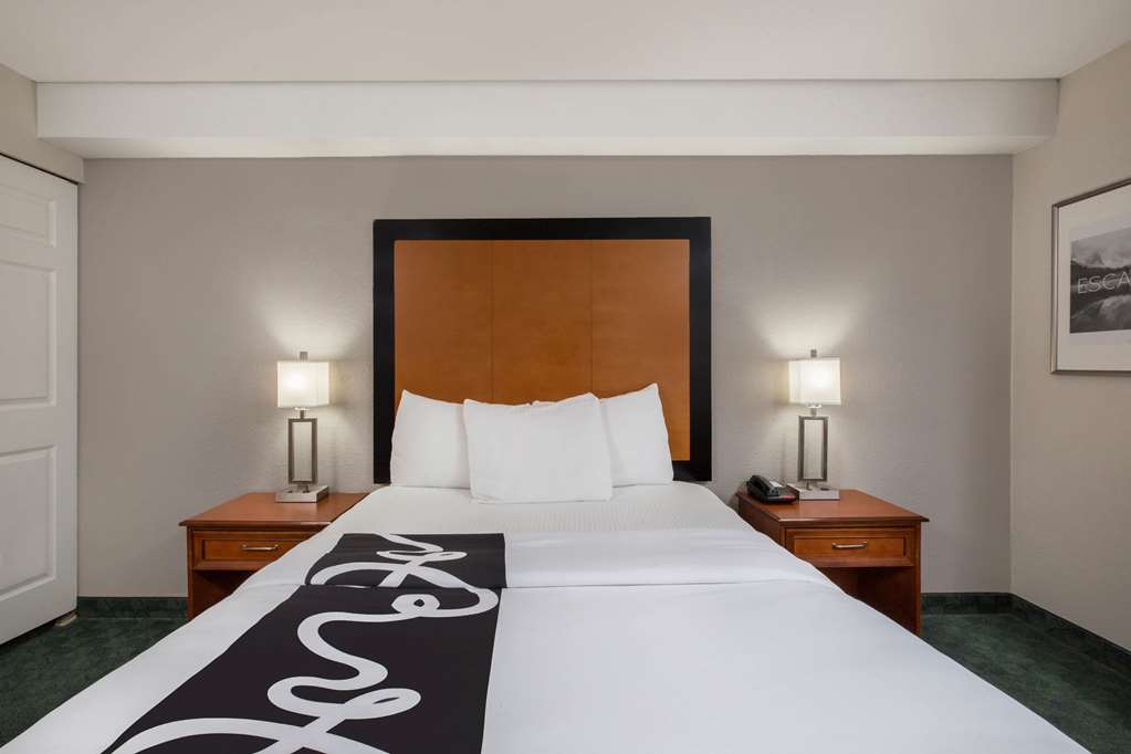 La Quinta Inn by Wyndham Everett - photo 16
