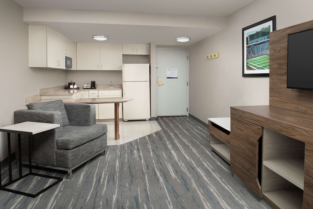 Hampton Inn College Park - photo 13