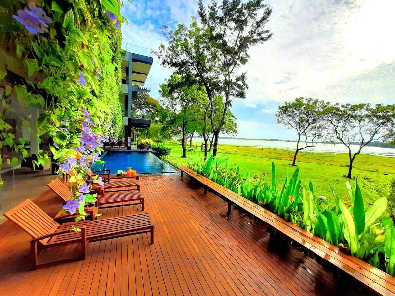 The Lake Forest Hotel — hotel in Anuradhapura