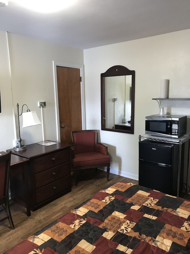 The Evergreen Motel - photo 32