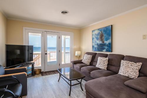 Absolute Beach by Oak Island Accommodations - photo 39