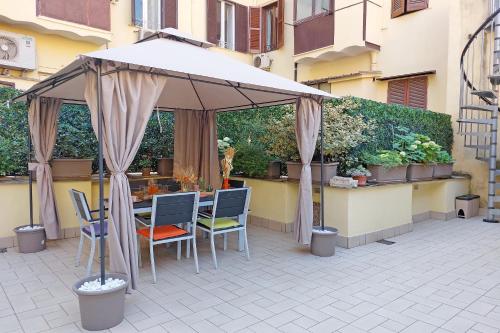 Dolce Casa Colosseo 1 2 — 4-Star Luxury Hotel in Rome, Italy
