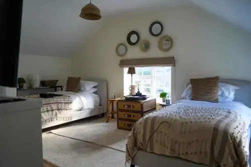 The Bell Inn — hotel in Gilwern